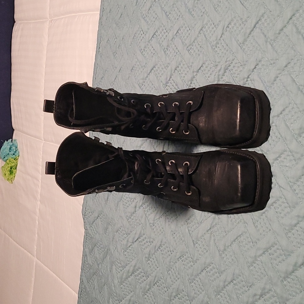 Combat boots